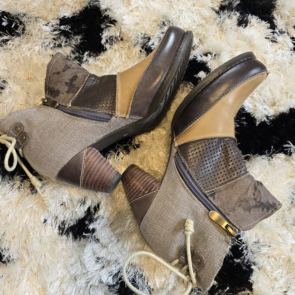 Corky's Elite Mixed Leather Ankle Booties - Picture 6 of 9